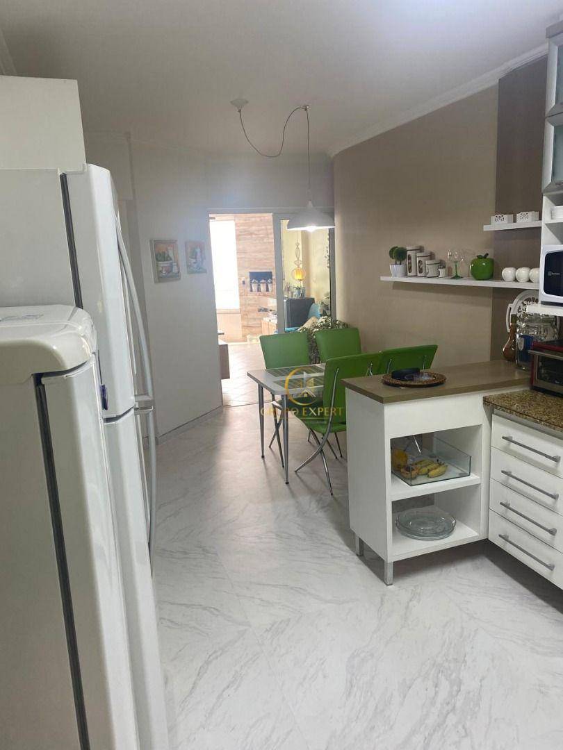 Apartamento à venda com 3 quartos, 208m² - Foto 12