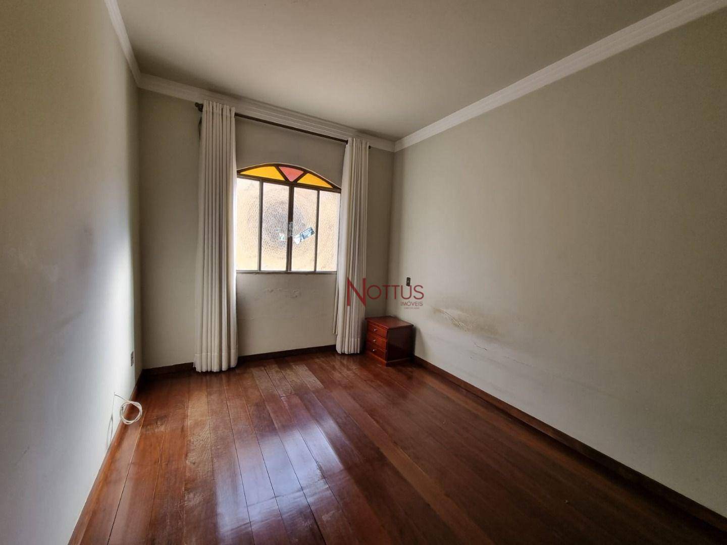 Casa à venda com 3 quartos, 300m² - Foto 12