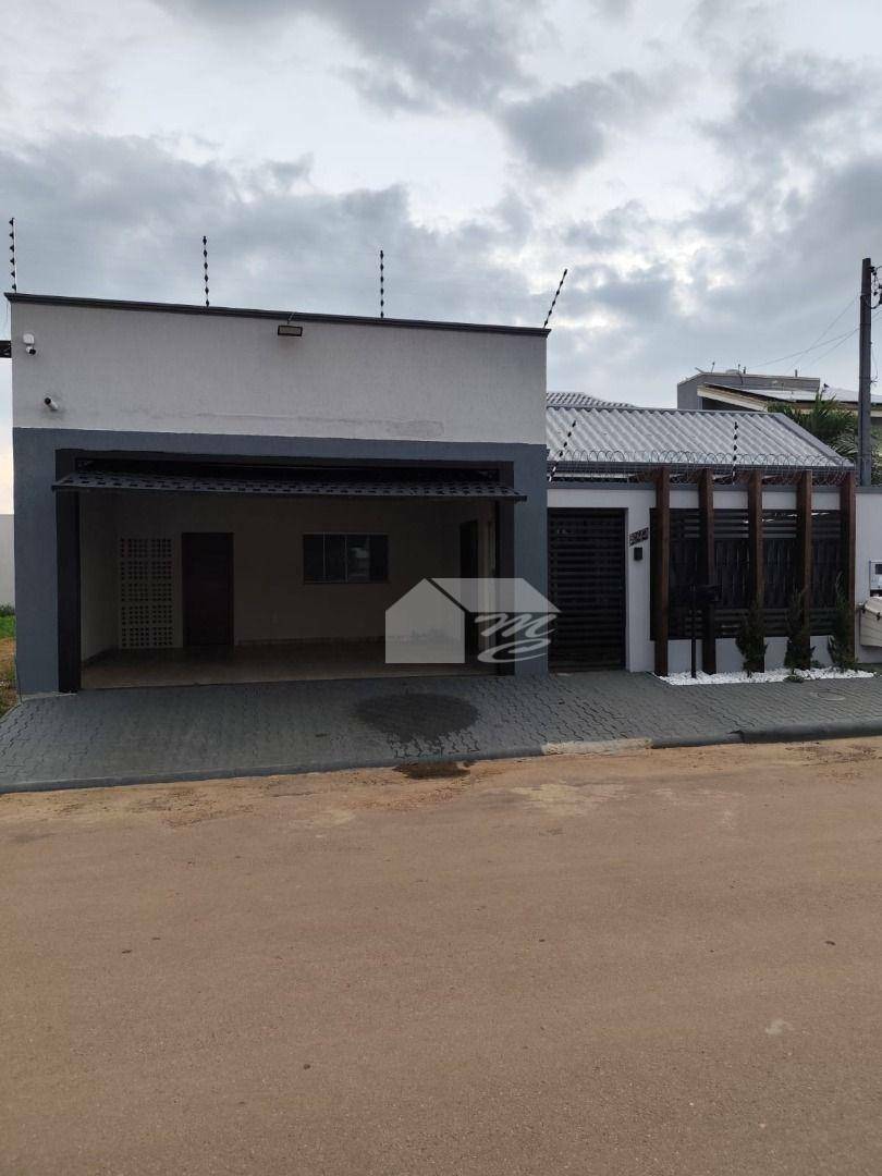 Casa à venda com 3 quartos, 300m² - Foto 1