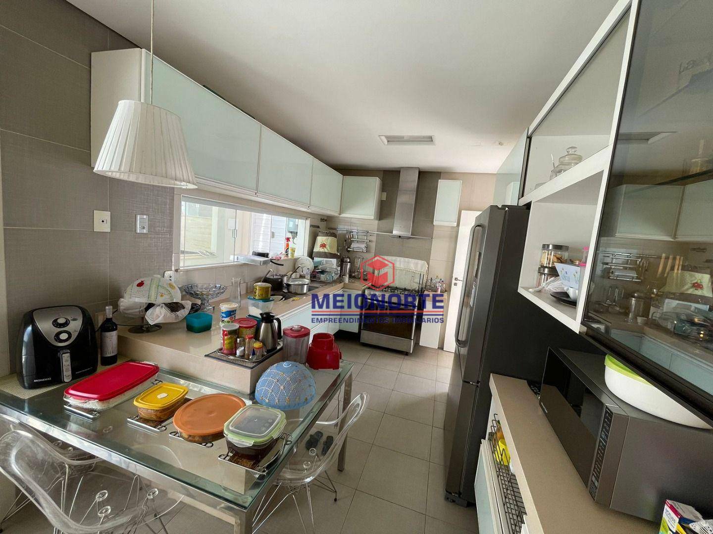 Casa para alugar com 4 quartos, 339m² - Foto 2