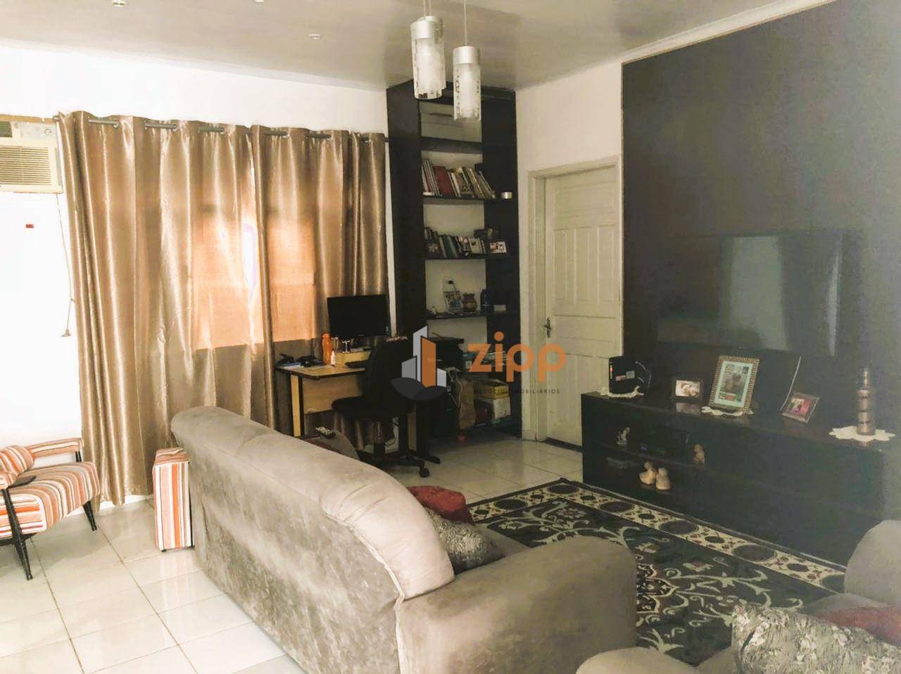 Sobrado à venda com 8 quartos, 365m² - Foto 1