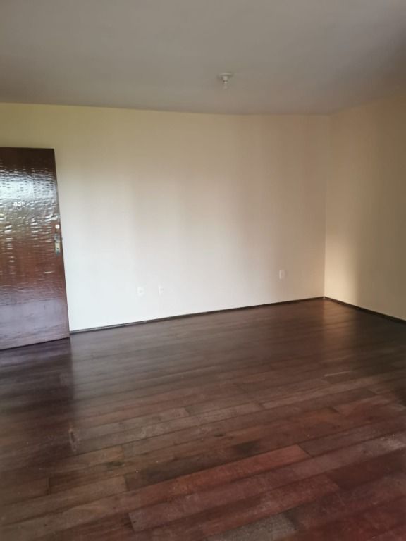 Apartamento à venda com 3 quartos, 133m² - Foto 3