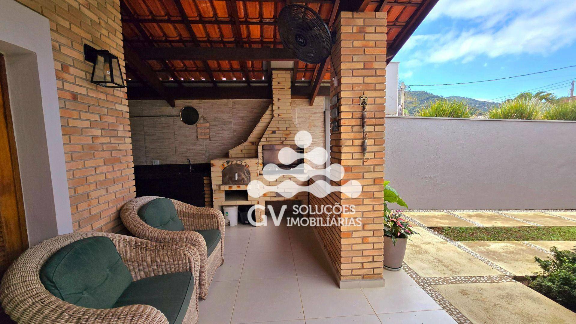 Casa de Condomínio à venda com 5 quartos, 250m² - Foto 4