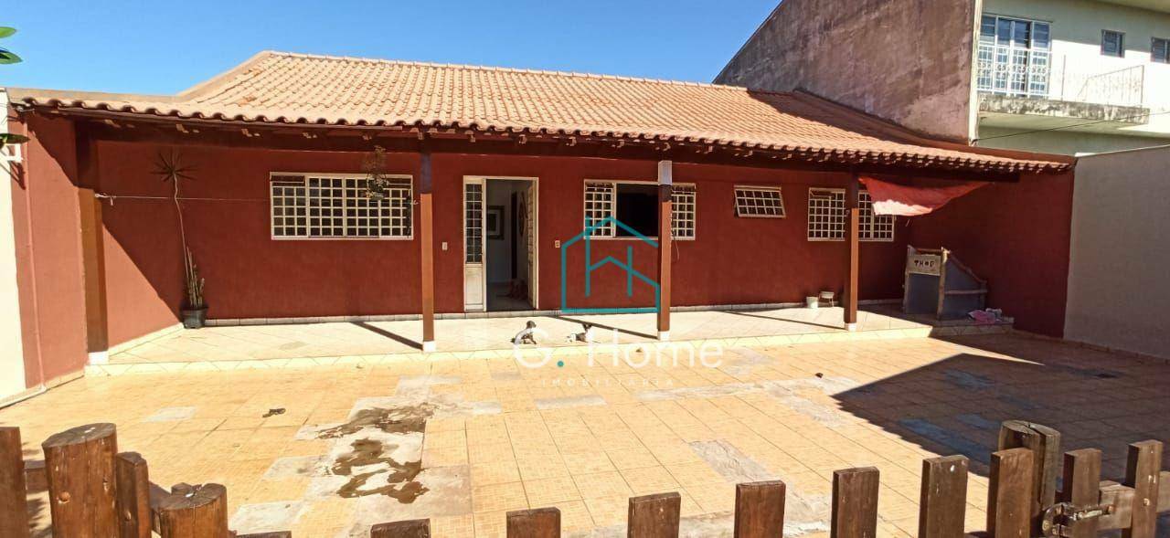 Casa à venda com 4 quartos, 193m² - Foto 1