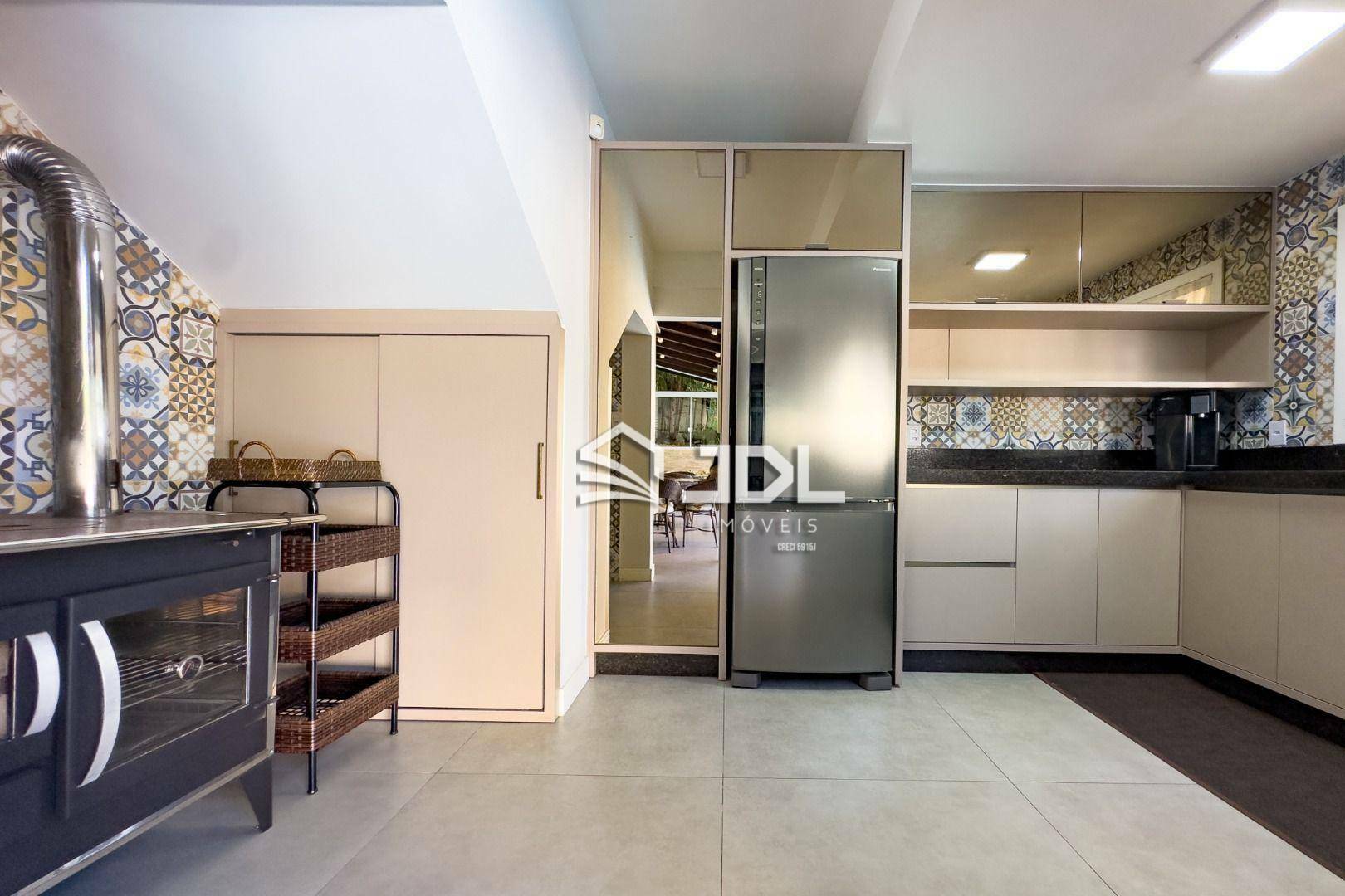 Casa à venda com 3 quartos, 269m² - Foto 13