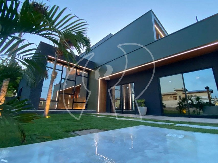 Casa de Condomínio à venda com 6 quartos, 240m² - Foto 4