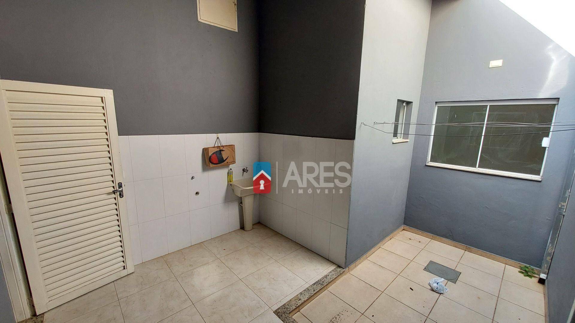 Casa para alugar com 2 quartos, 100m² - Foto 4