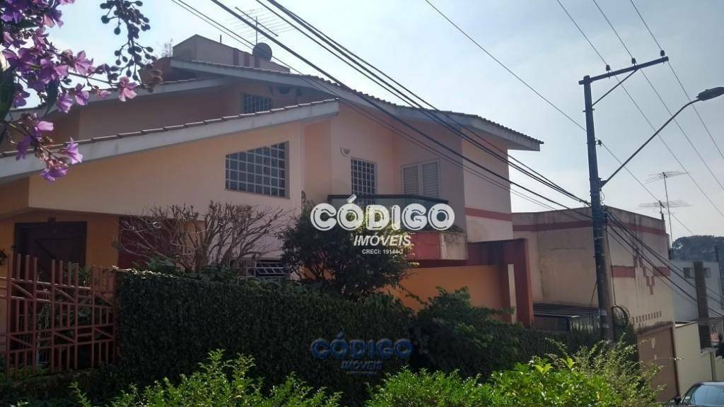 Sobrado à venda com 3 quartos, 236m² - Foto 1