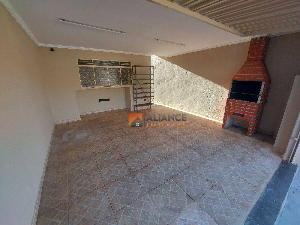 Casa à venda com 2 quartos, 98m² - Foto 2