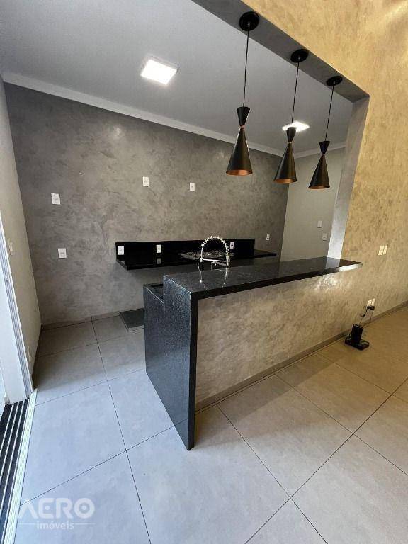 Casa à venda com 3 quartos, 143m² - Foto 1