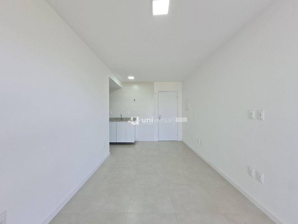 Apartamento para alugar com 2 quartos, 80m² - Foto 4