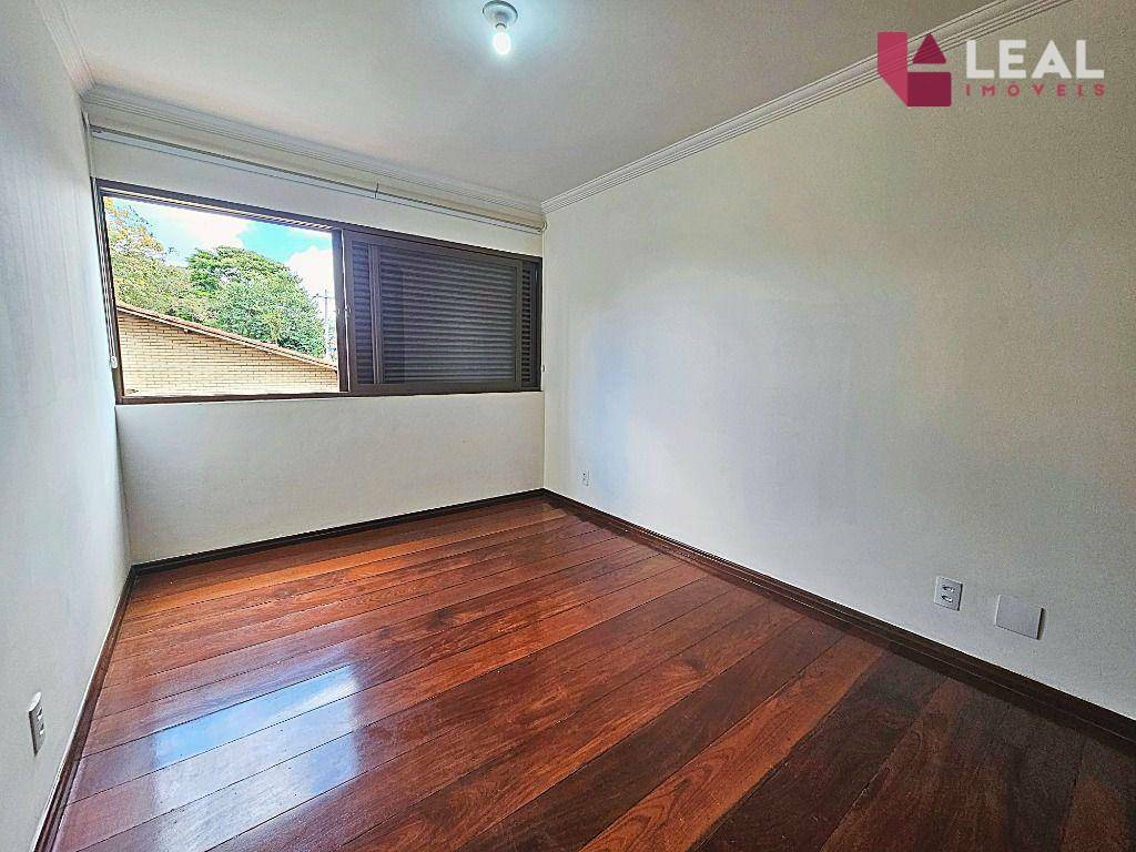 Apartamento para alugar com 3 quartos, 130m² - Foto 18