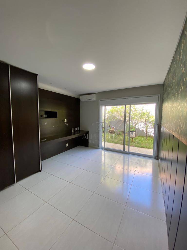 Casa de Condomínio à venda com 4 quartos, 377m² - Foto 9