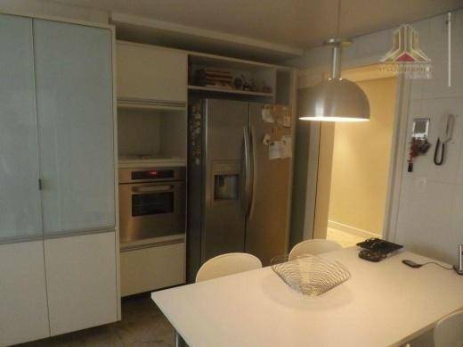 Apartamento à venda com 3 quartos, 221m² - Foto 7