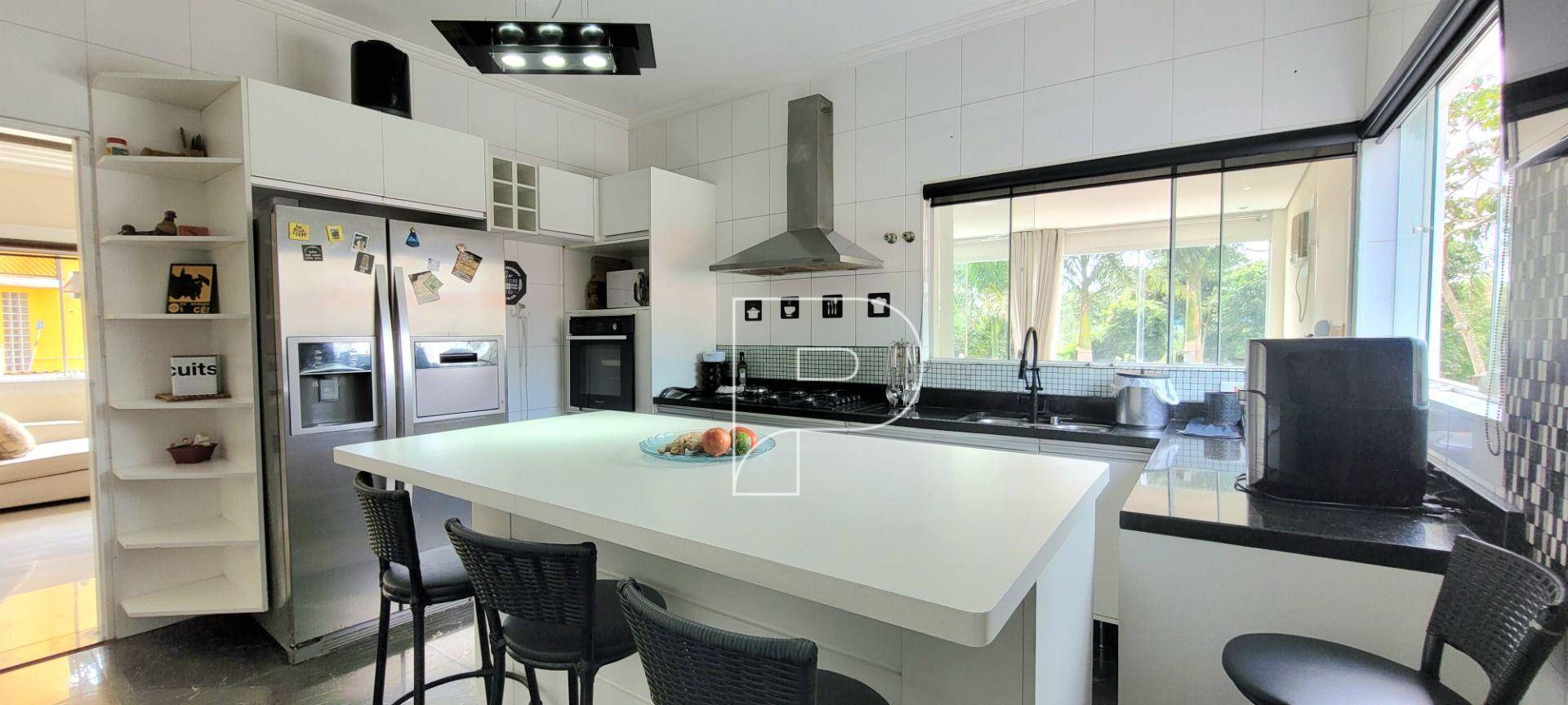 Casa de Condomínio à venda e aluguel com 4 quartos, 330m² - Foto 21