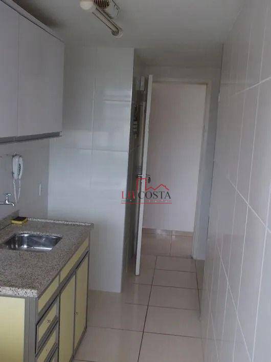 Apartamento à venda com 2 quartos, 60m² - Foto 11