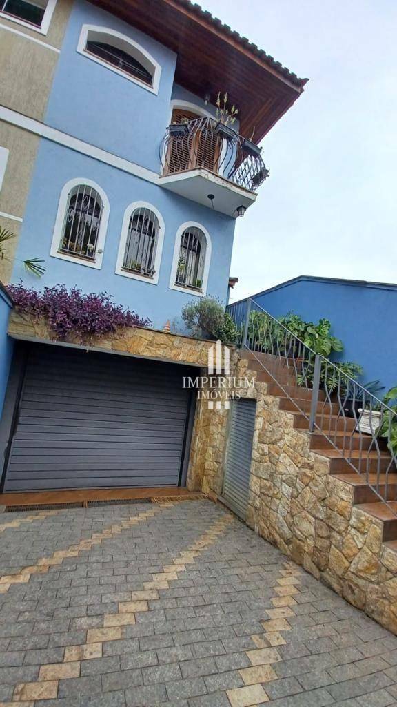 Sobrado à venda com 3 quartos, 200m² - Foto 1