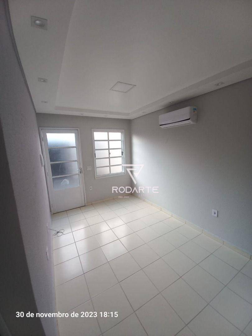 Casa à venda com 2 quartos, 70m² - Foto 4