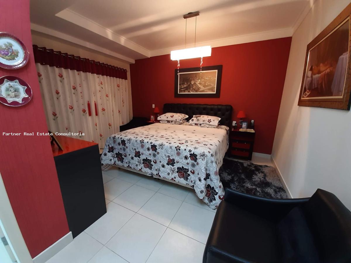 Casa de Condomínio à venda com 4 quartos, 360m² - Foto 4