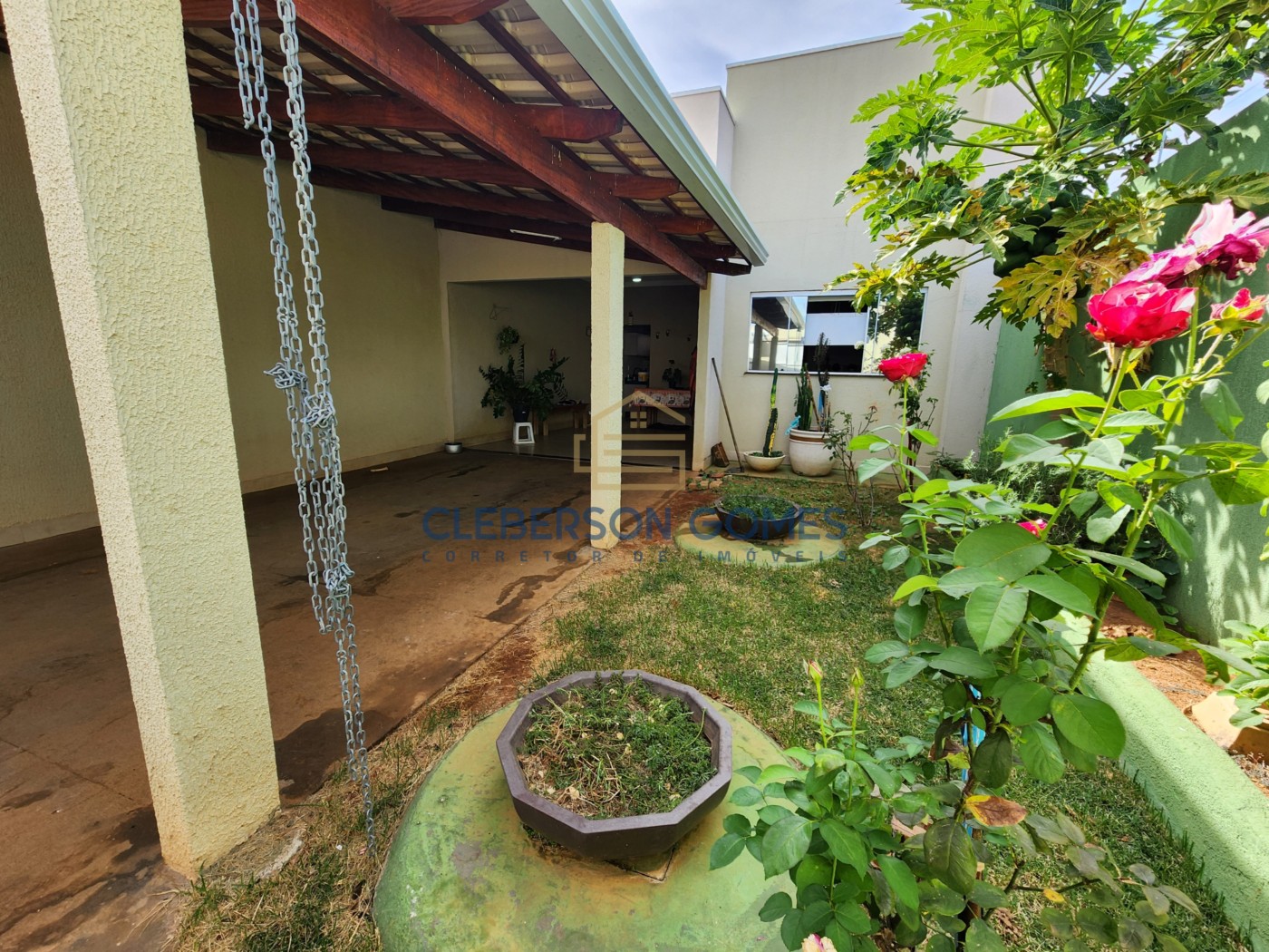 Casa à venda com 3 quartos, 201m² - Foto 2