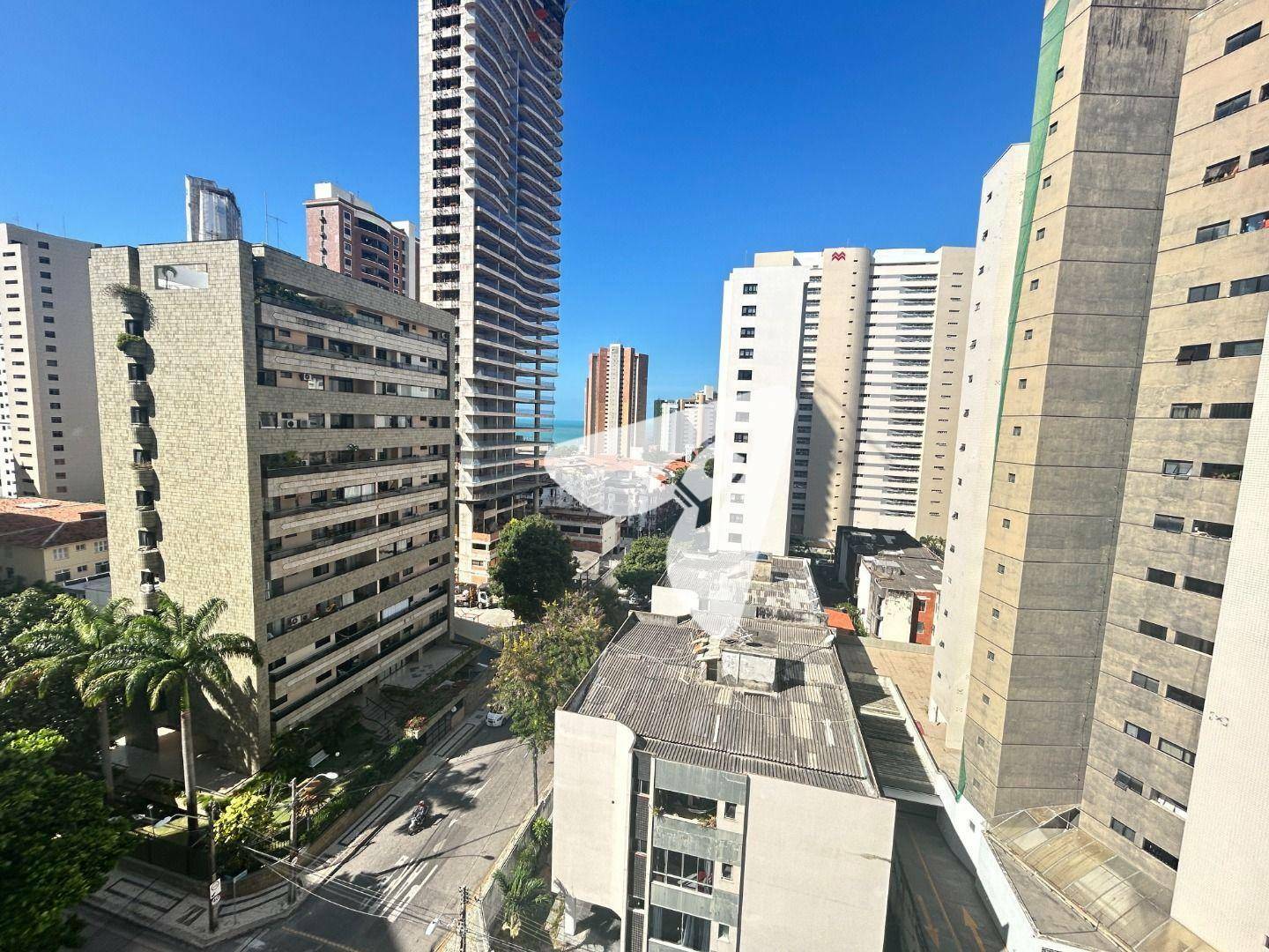 Apartamento à venda com 3 quartos, 196m² - Foto 3