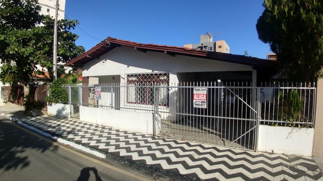 Casa à venda com 2 quartos, 80m² - Foto 1