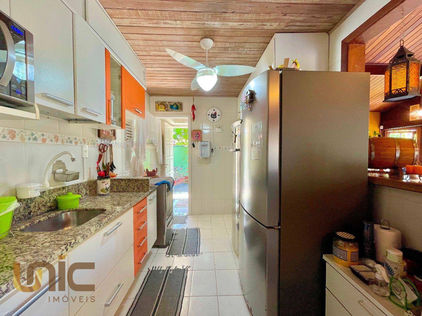 Casa de Condomínio à venda com 4 quartos, 232m² - Foto 30