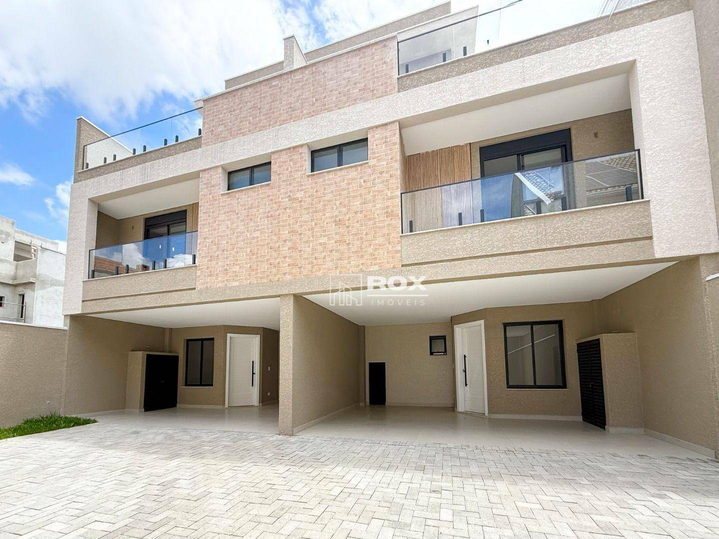 Sobrado à venda com 3 quartos, 169m² - Foto 1