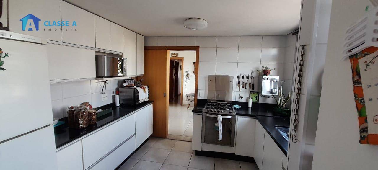 Apartamento à venda com 3 quartos, 177m² - Foto 8