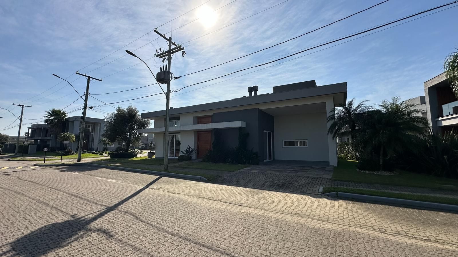 Casa de Condomínio à venda com 4 quartos, 263m² - Foto 2