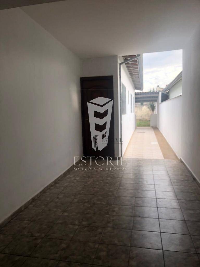 Casa à venda com 2 quartos, 71m² - Foto 3