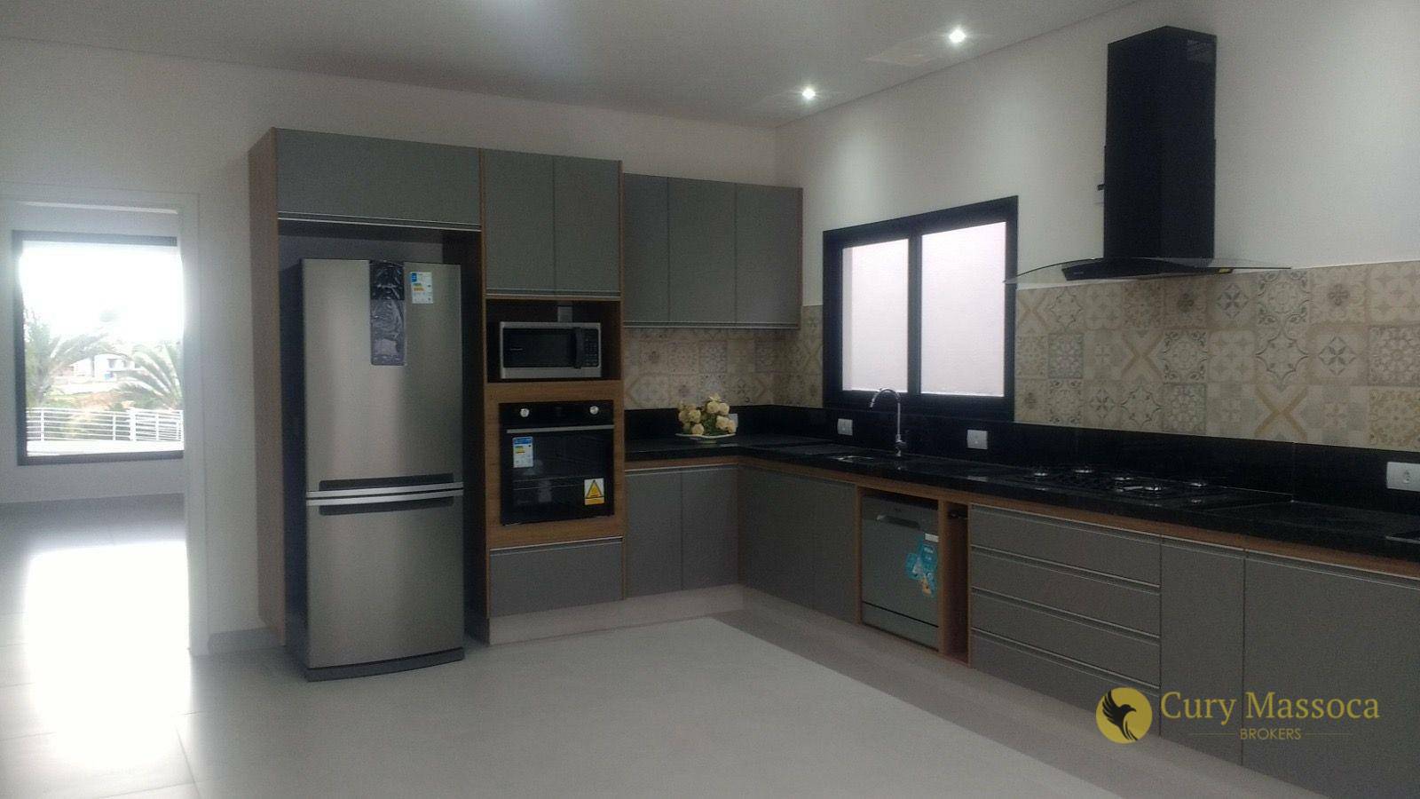 Casa de Condomínio para alugar com 3 quartos, 202m² - Foto 1