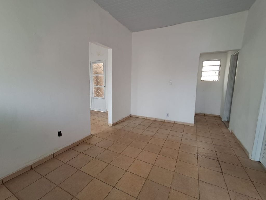 Casa para alugar com 2 quartos, 180m² - Foto 3