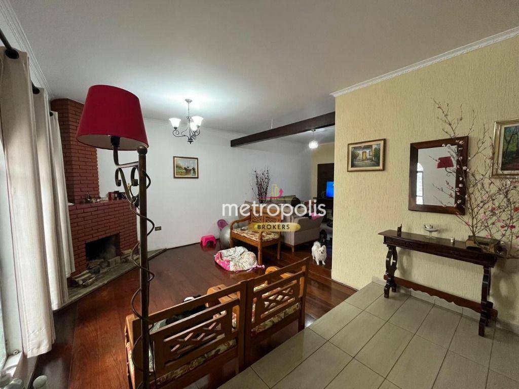 Casa à venda com 4 quartos, 240m² - Foto 1