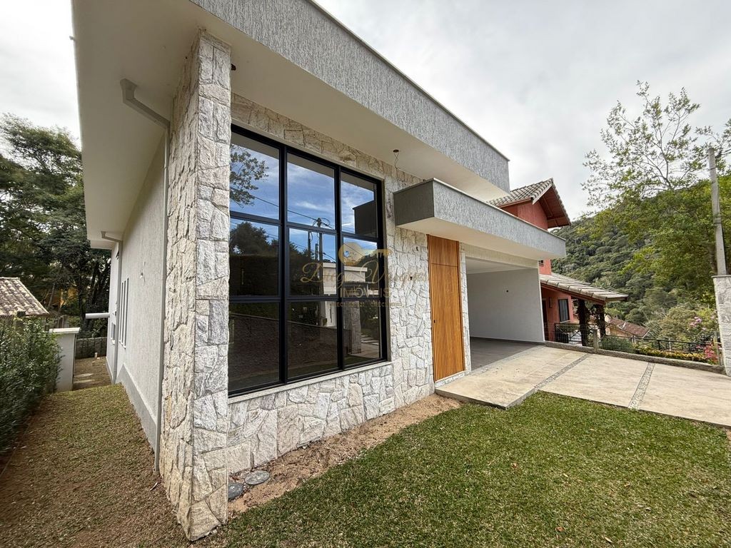Casa de Condomínio à venda com 3 quartos, 300m² - Foto 1