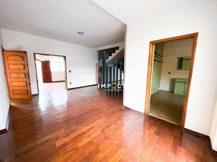 Casa à venda com 4 quartos, 284m² - Foto 3