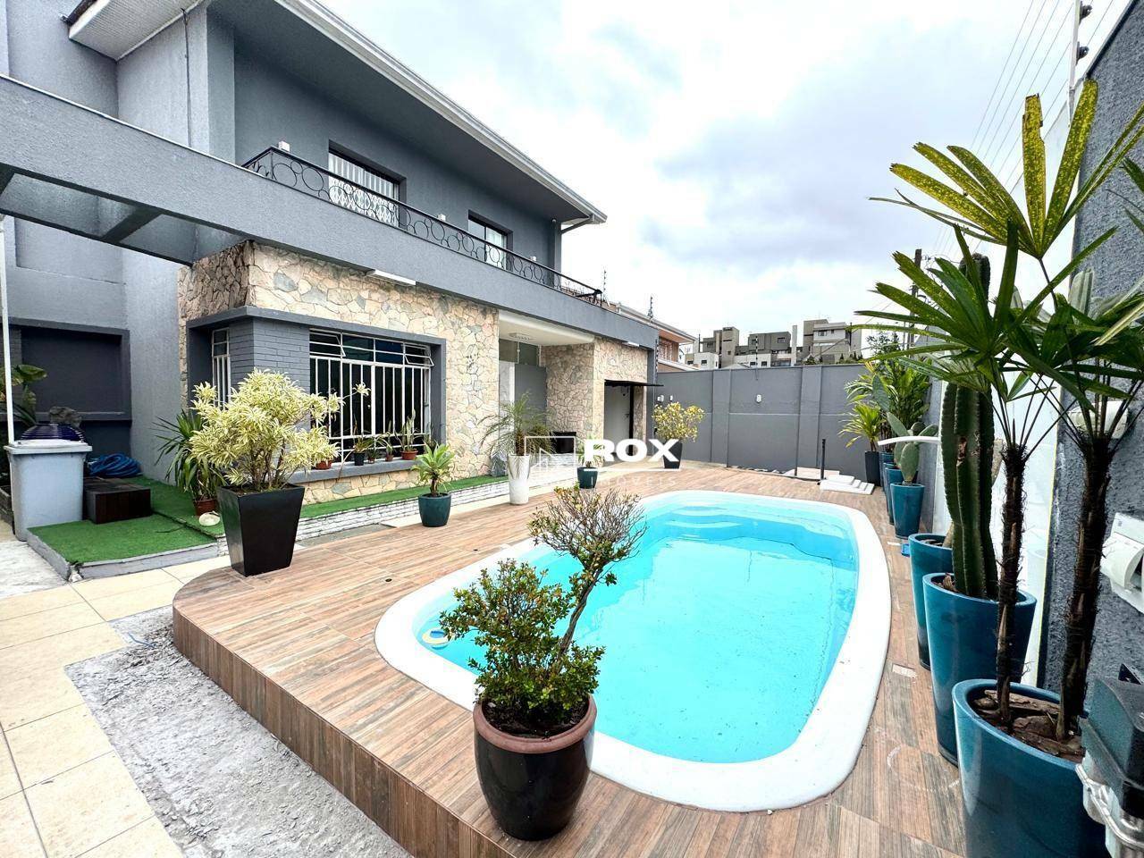 Casa para alugar com 7 quartos, 540m² - Foto 2