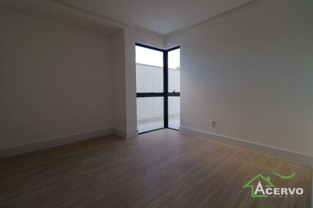 Apartamento à venda com 4 quartos, 225m² - Foto 17