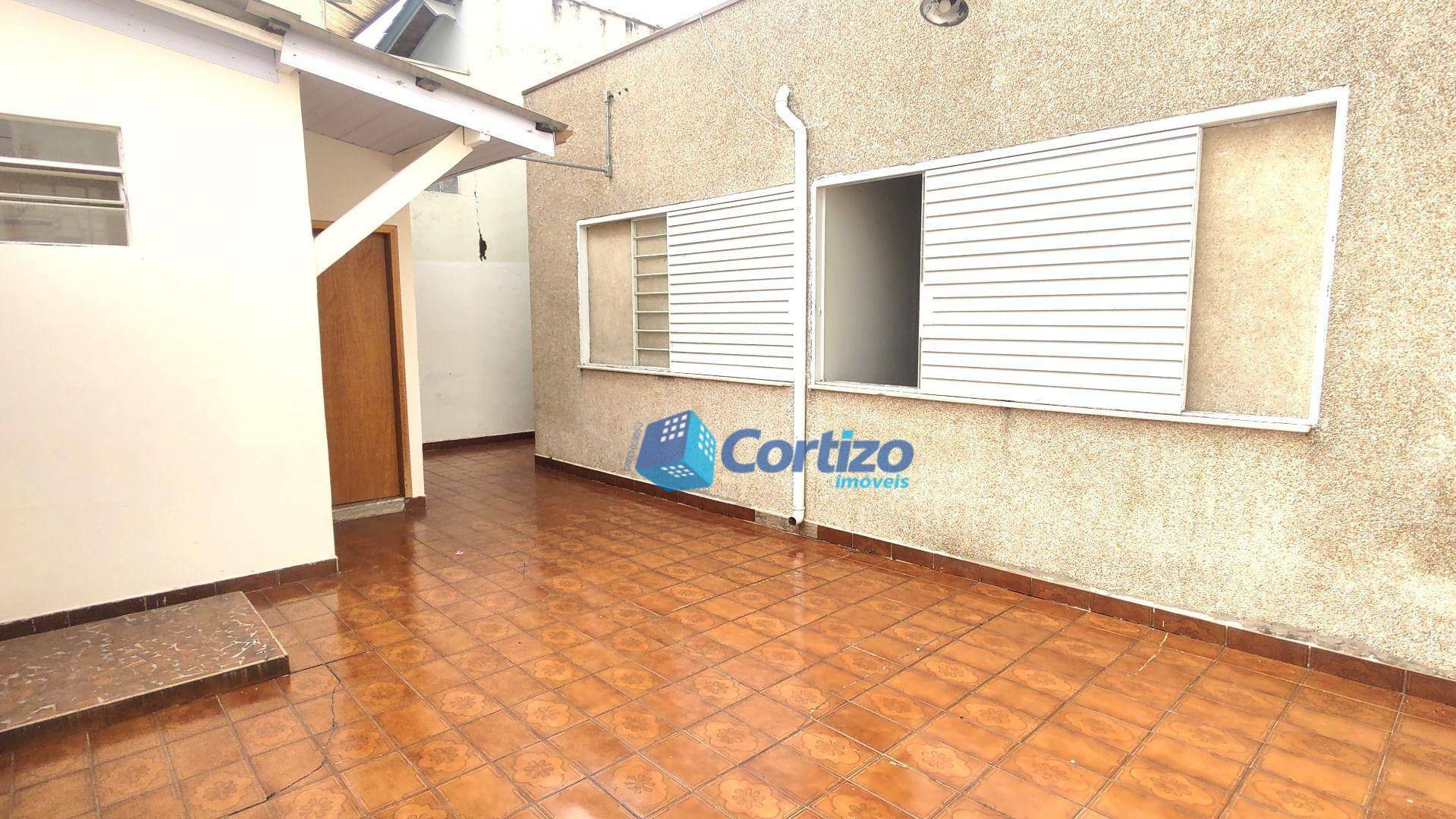 Casa à venda com 3 quartos, 120m² - Foto 1