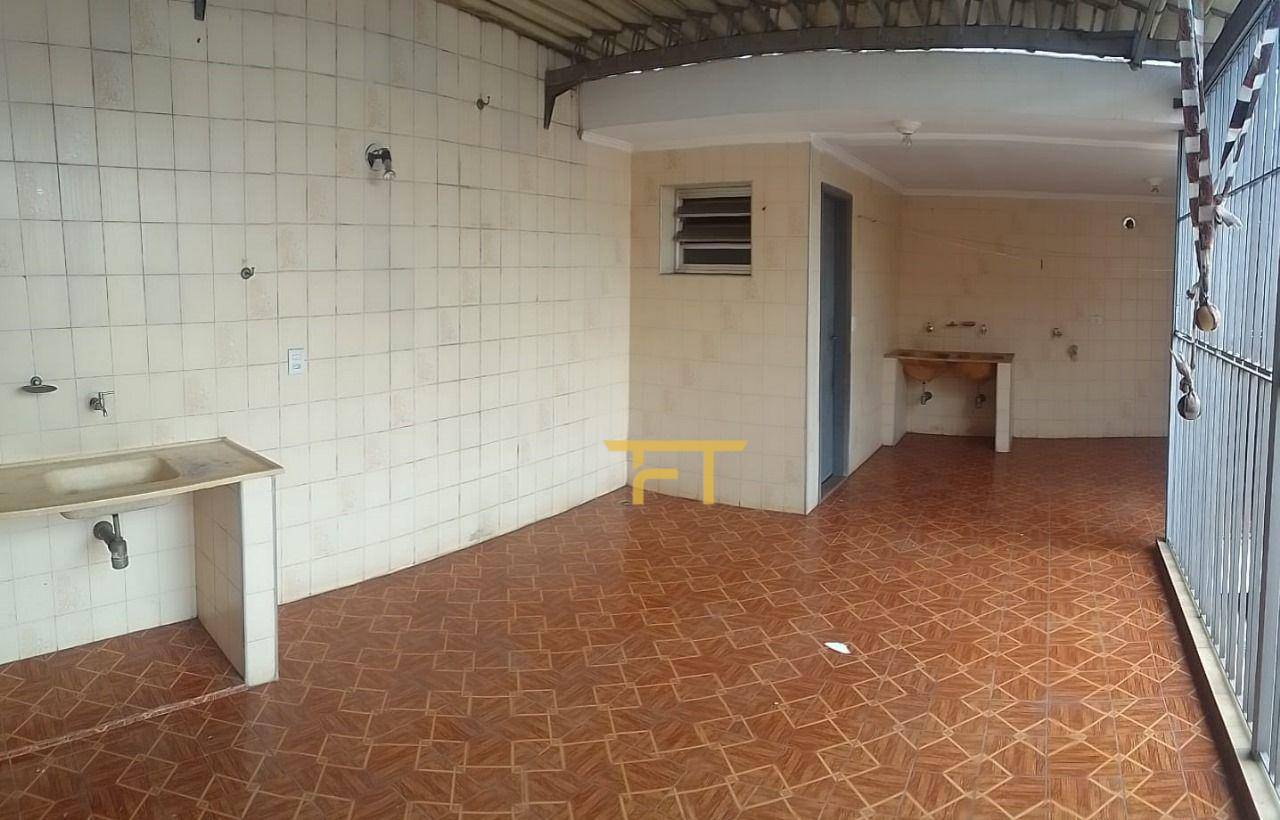 Casa à venda com 3 quartos, 266m² - Foto 15