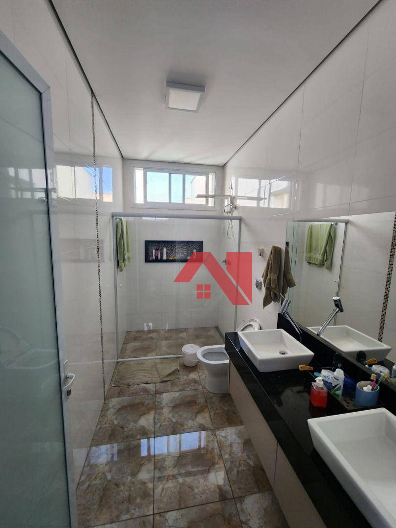 Sobrado à venda com 4 quartos, 240m² - Foto 3