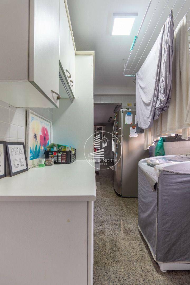 Apartamento à venda com 4 quartos, 190m² - Foto 18