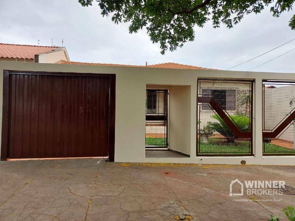 Casa à venda com 3 quartos, 225m² - Foto 2