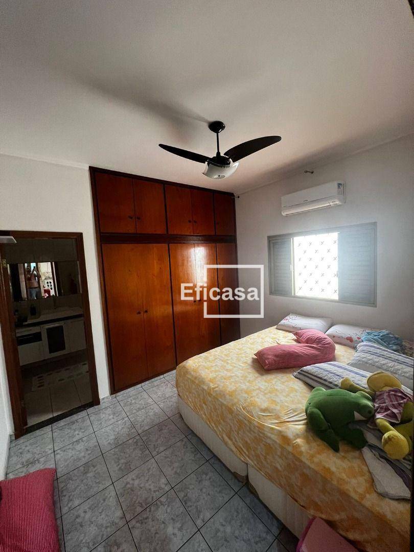 Casa à venda com 3 quartos, 240m² - Foto 11