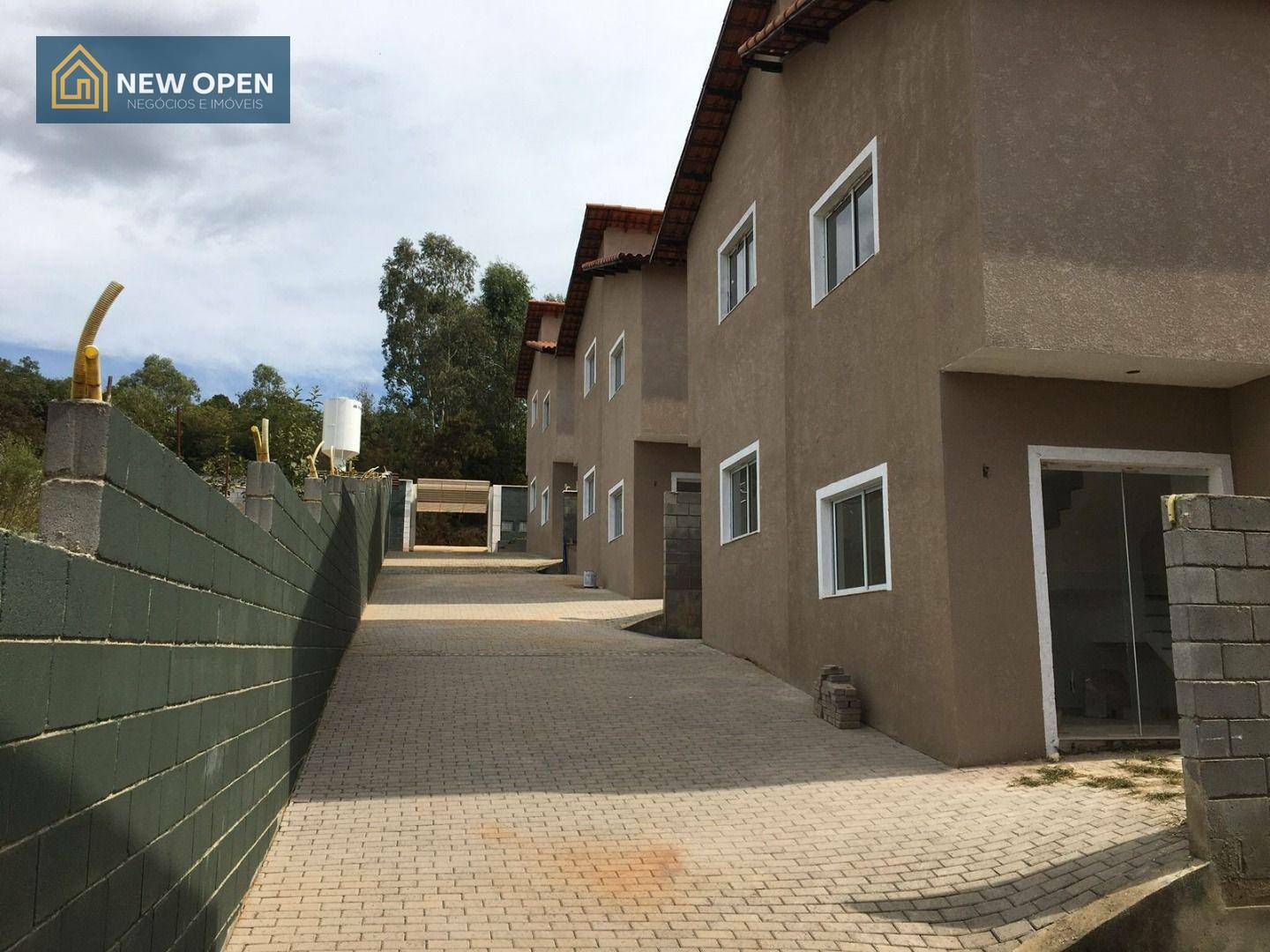 Casa à venda com 2 quartos, 60m² - Foto 3