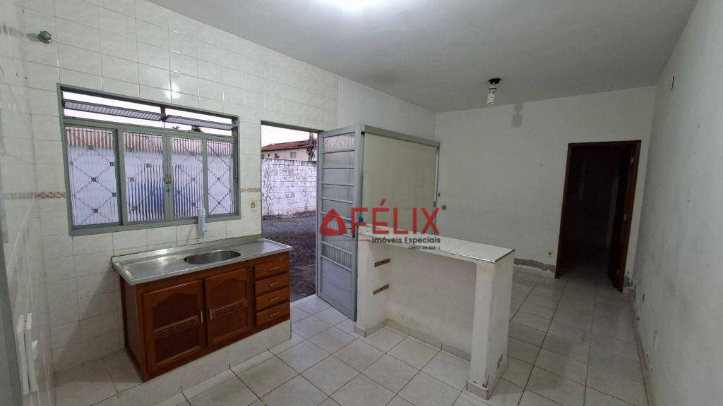 Casa para alugar com 2 quartos, 130m² - Foto 5