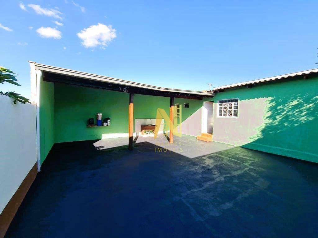 Casa à venda com 3 quartos, 100m² - Foto 25