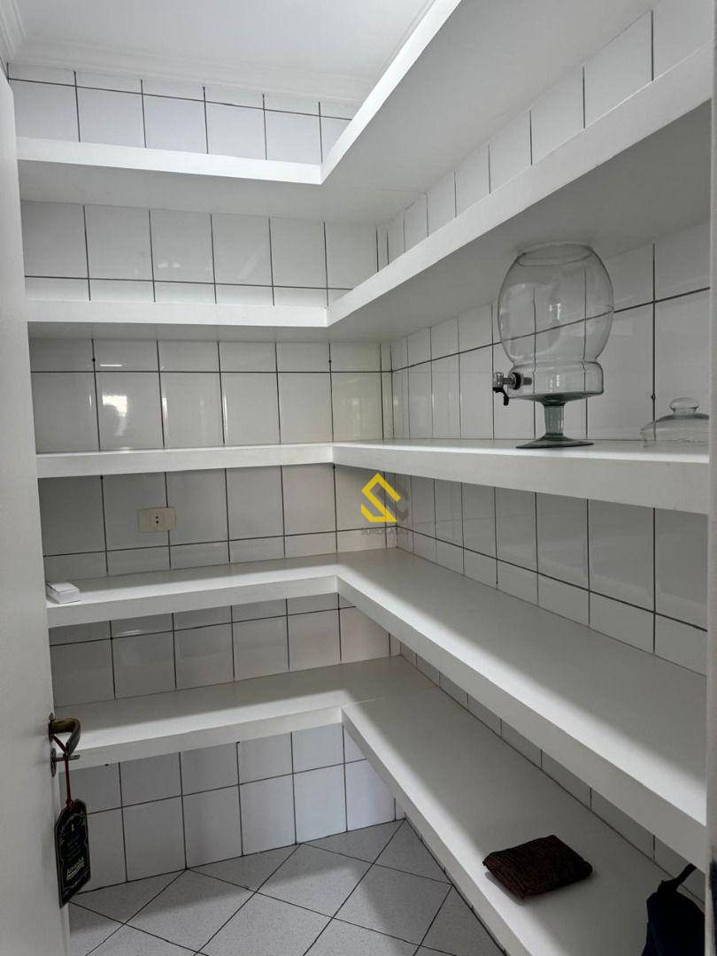 Casa de Condomínio para alugar com 3 quartos, 385m² - Foto 6