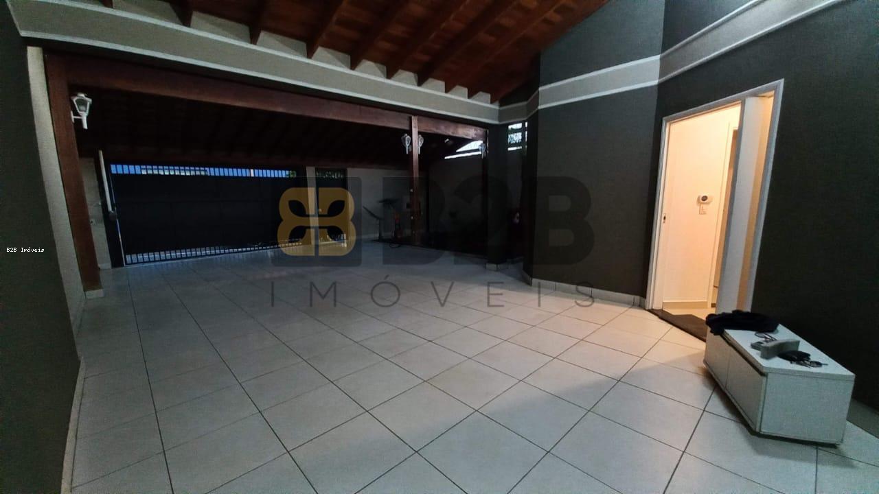 Casa à venda com 3 quartos, 250m² - Foto 7