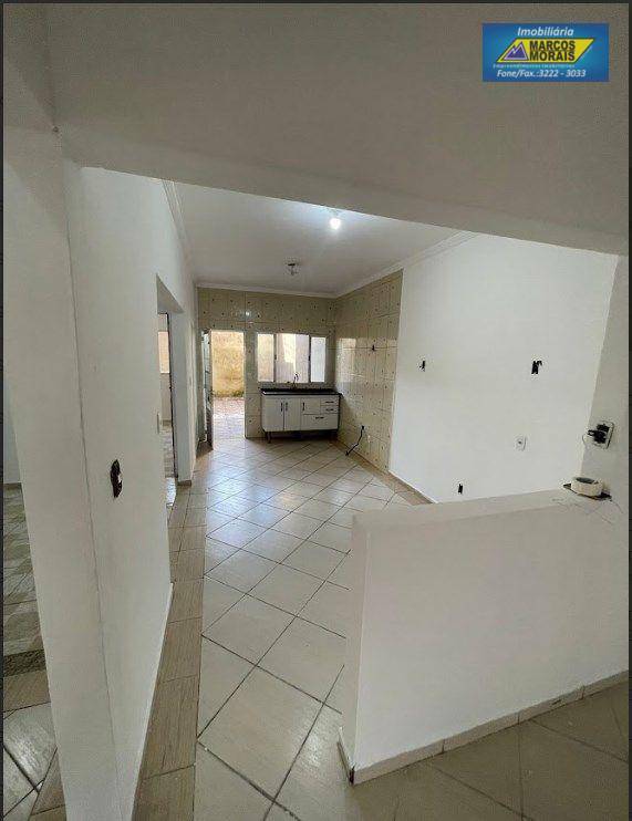 Casa à venda com 4 quartos, 250m² - Foto 11